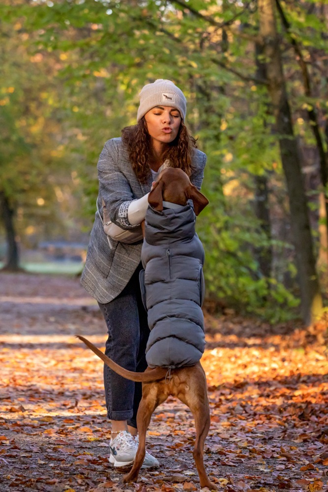 Erika kommuniziert mit Leni und das ist der Key in der LeMira Hundeschule